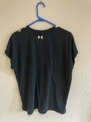 MENS SMALL UNDER ARMOUR LOOSE SLEEVELESS PULLOVER BLACK LARGE CALL OUT LOGO