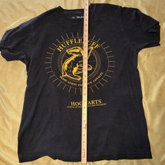 Wizarding World Harry Potter Hufflepuff Black T-shirt Medium Hogwarts School