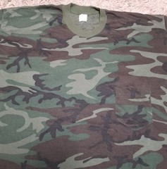 Vtg Woodland Camouflage Pocket T-Shirt Army Military Single Stitch 80s 90s USA L