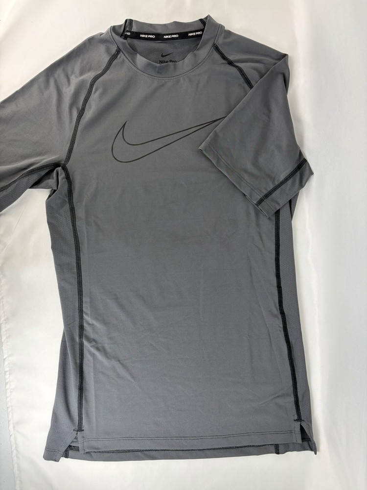 Nike Pro Dri-Fit Slim Fit Shirt Mens Small Gray Short Sleeve Stretch DD1982-068