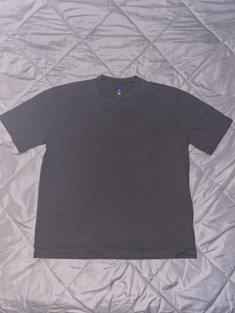 YZY x Gap Men’s Grey T-Shirt Size Medium