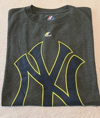 Majestic New York Yankees Gray T-shirt Size Large Neon Border Logo