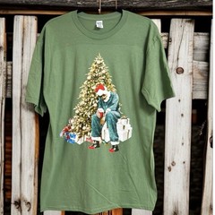 Spectra USA Apparel Men T-Shirt Size L Tired Santa Christmas Graphic Print Green