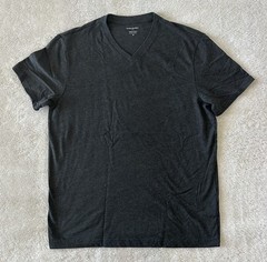 Banana Republic Premium Men’s Sz M Navy & Gray V-neck S/S T-shirts 2 pk (EUC)