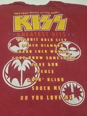 Used Worn Mens Kiss Greatest Hits Graphic Tshirt Size L (42 – 44) Red Kiss Shirt