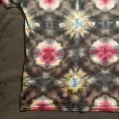 GILDAN TIE DYE Medium SHORT SLEEVE GRAY PINK BLUE RED Swirl OF MANY COLORS