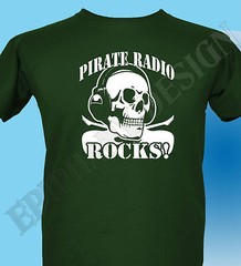 Pirate Radio T-Shirt Rocks Drum Bass DJ 60’S Caroline London Skull Headphones