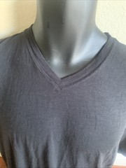 Travis Mathew T-Shirt Mens Medium V-Neck Short Sleeve Black Cloud Pima Cotton