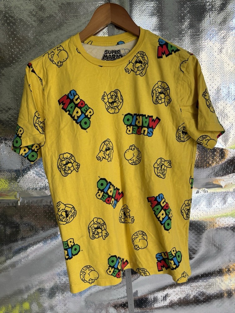 Nintendo Men’s Yellow Super Mario Mario Yoshi Graphic Crew Neck Tee Size L
