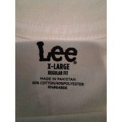 Lee Jeans Men’s White T-Shirt XL Wobbly Logo Graphic Tee – READ (Small Stain)