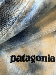 PATAGONIA MENS TIE DYE CREWNECK WITH BACK LOGO DESIGN! M