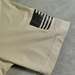 Under Armour Shirt Mens Small Beige Freedom Flag Graphic Crew Neck 1370810