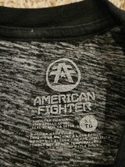 American Fighter Buckle Mens Red Black Ombre Short Sleeve T Shirt Size XL EUC