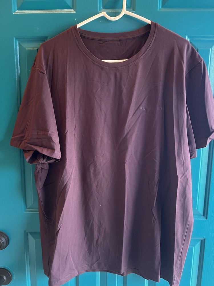 Men’s XL Alphalete Short Sleeve T-Shirt Burgandy With Burgandy Alphalete Front