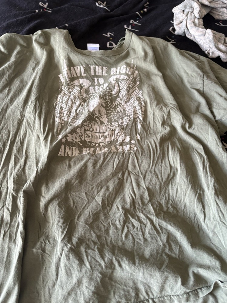 Gildan Green T-Shirt Size Large