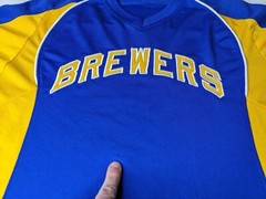 Milwaukee Brewers shirt Mens Medium MLB Baseball imperfections as pictured