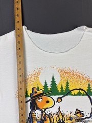 Rare Vintage 90s Peanuts Snoopy Wisconsin Outdoor Camping Bonfire Art Cartoon T