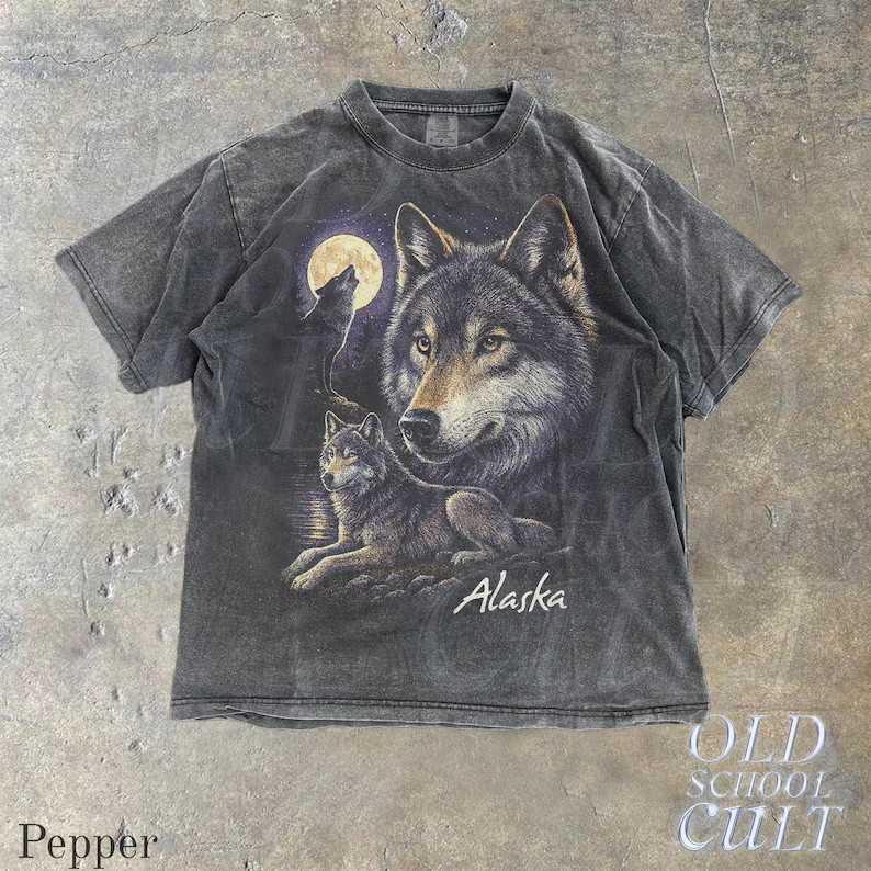 Wolf Alaska Vintage Graphic Animal Nature Comfort Tee