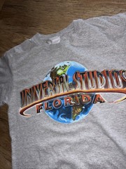 Universal Studios Florida Globe T-Shirt Gray Size M, excellent cond’n