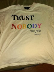 Teddy Fresh “Trust Nobody” T-Shirt by Hila Klein – White – Used