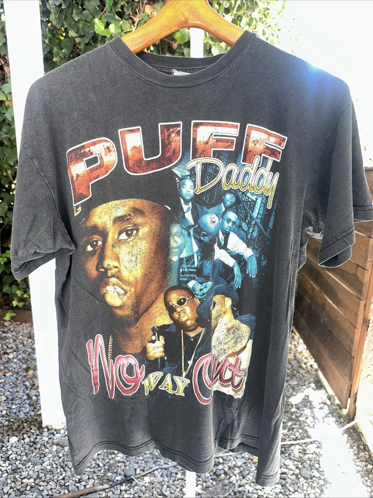 1990’s Puff Daddy No Way Out and The Family – Biggie Rap Tee 22.5×27