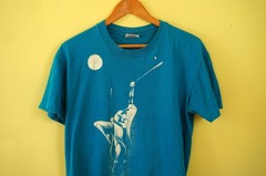 Tiger Moon Woman Tennis Player 1990’s Teal Graphic-Tee Print Vintage T-Shirt (L)