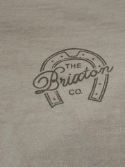 Brixton Mfg. Co. Men’s T-Shirt – Standard Fit – Cream Horseshoe Graphic – L