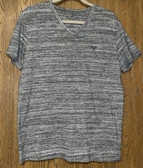 LOT OF 3 AMERICAN EAGLE MENS T-SHIRTS, 1 V-NECK/ 1 CREW NECK/ 1 POLO SIZE MEDIUM