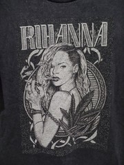 Rihanna t shirt