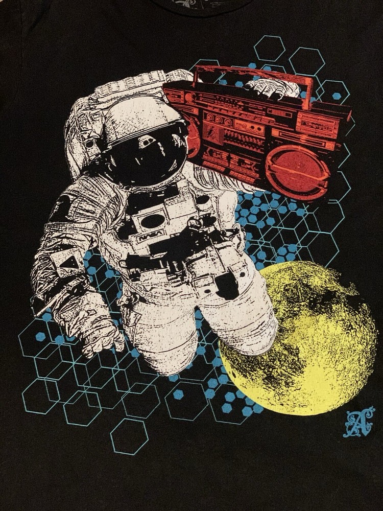 Space astronaut w/ boombox hiphop moon graphic Shirt XL Alab Clothing Big Print