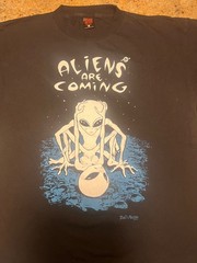 Vintage 1995 Aliens Are Coming Fashion Victim Graphic T Shirt Made In USA XL