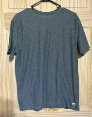 Vuori Men’s Gray Solid Crew Neck Short Sleeve T-Shirt Logo, M Polyester/Elastane