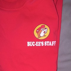 Buc-ee’s Staff Red Cotton Jersey Graphic Crew Neck Tee “Welcome to Buc-ee’s” L