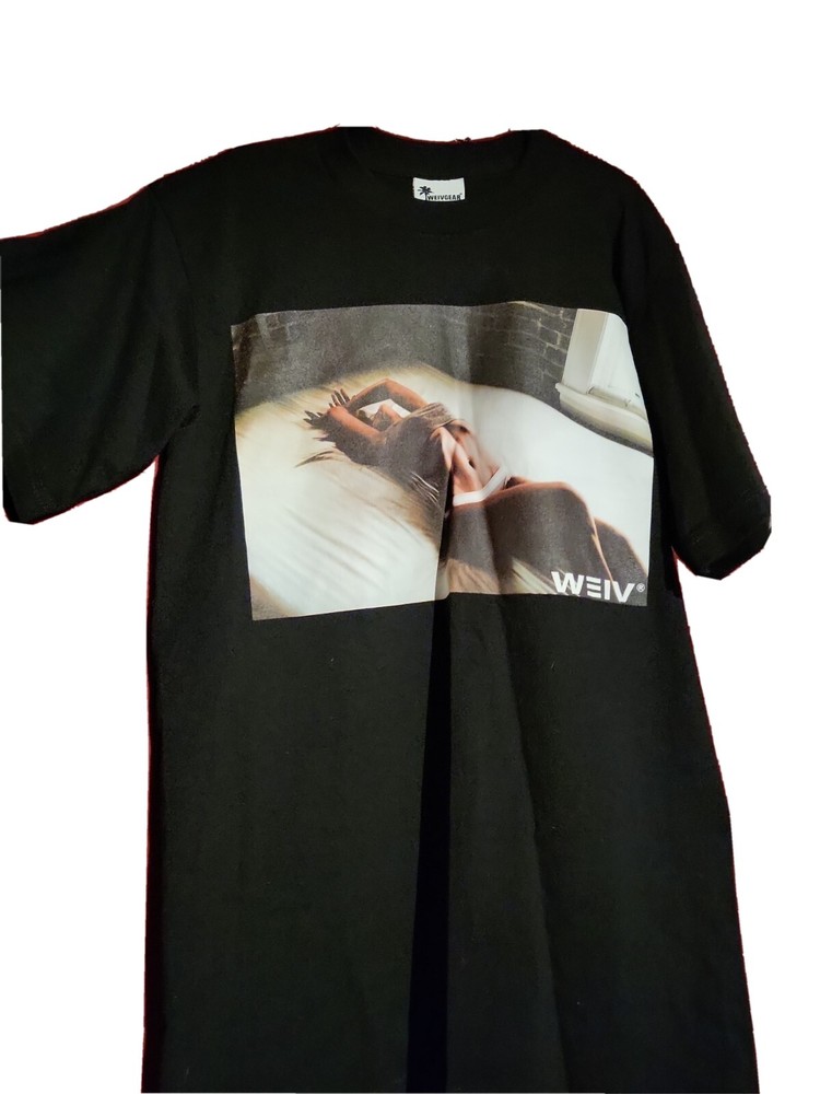 WEIVGEAR Black Photography /model T-Shirt Size M medium Men’s made in USA