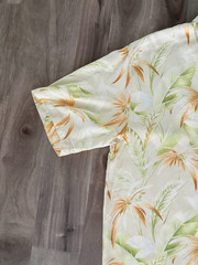 Tommy Bahama Men’s 100% Silk Short Sleeve Hawaiian Shirt Relaxed Fit Tropical L
