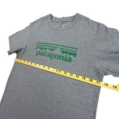 Patagonia Logo Graphic T Shirt Men Small Slim Fit Gray 100% Organic Cotton USA