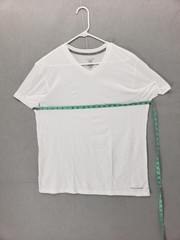 Tahari Shirt Mens XL White V Neck Lightweight Basic Tee Short Sleeve Summer Top
