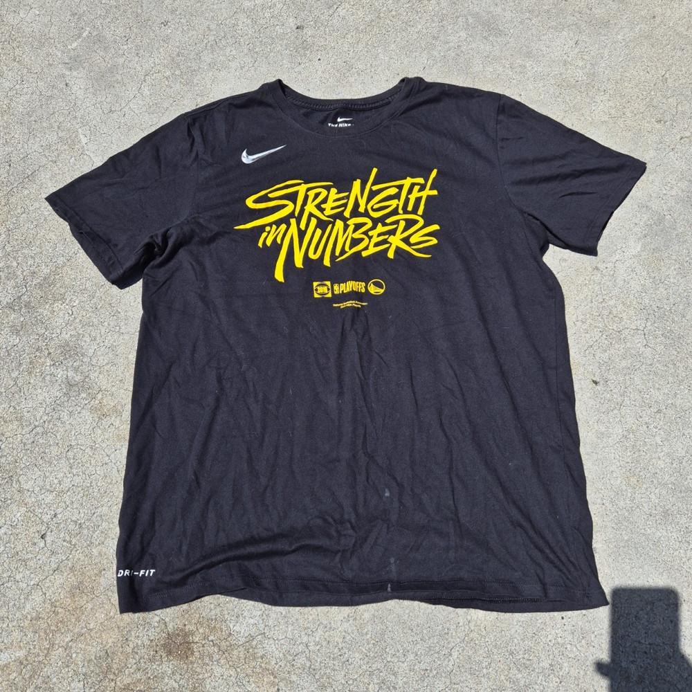 Nike The Nike Tee Dri-FIT NBA Playoffs Strength in Numbers Graphic T-Shirt L