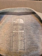 MENS SIZE XL, GREY, THE NORTH FACE T-SHIRT, COTTON/POLYSTER, PRE-OWNED