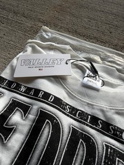 Valley Edward Scissorhands “Vale Dreams” White/Black Graphic Logo Tee S