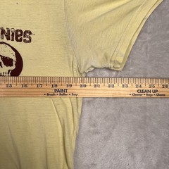 Goonies Mens Graphic Tee Shirt Medium Yellow Skull 90s Skater Grunge Distressed