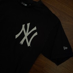 New Era MLB New York Yankees Black Embroidered Graphic T-Shirt Size L Baseball