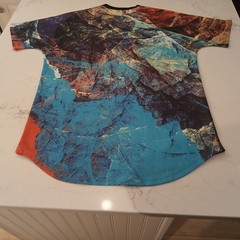 Vie + Riche Paris Abstract Color Camo Print Polyester T-Shirt Size Medium mlm