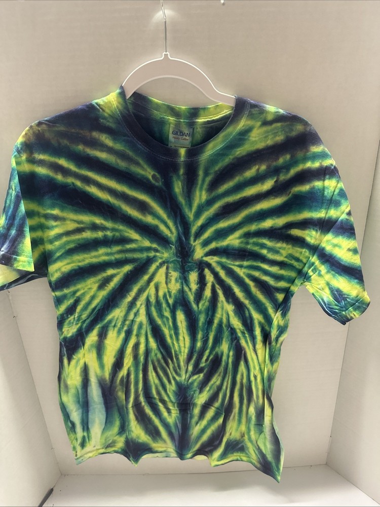 (F) Green /Blue Tie Dyed Gildan Heavy Cotton Size M Shirt