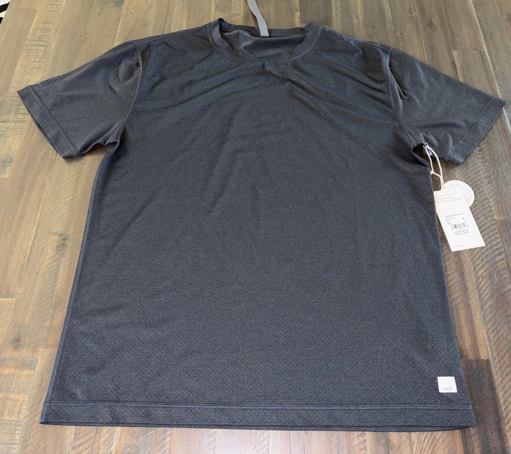 Vuori Tradewind Performance Tee Shirt 2.0 Black Heather Sz Medium V1052 NWT