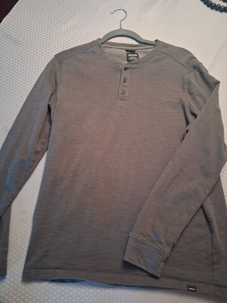 prAna Men’s M Gray Solid Long Sleeve Henley T-Shirt, Standard Fit