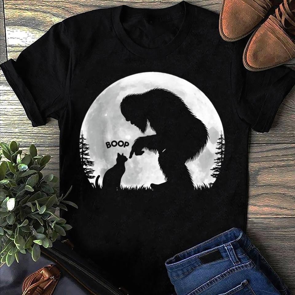 Funny Bigfoot Cat T-Shirt Sasquatch Moon Cat Lover Graphic Unisex Tee
