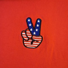 Trust The Universe Mens Red Peace Sign American Flag Embroidered T-Shirt Size M