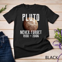 Vintage Pluto Never Forget Graphic – Funny Space Science Unisex T-shirt
