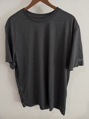 Nike Mens Golf Smoke Gray “The Nike Tee” Dri-Fit Crew Neck (DX8730-071) Size XL